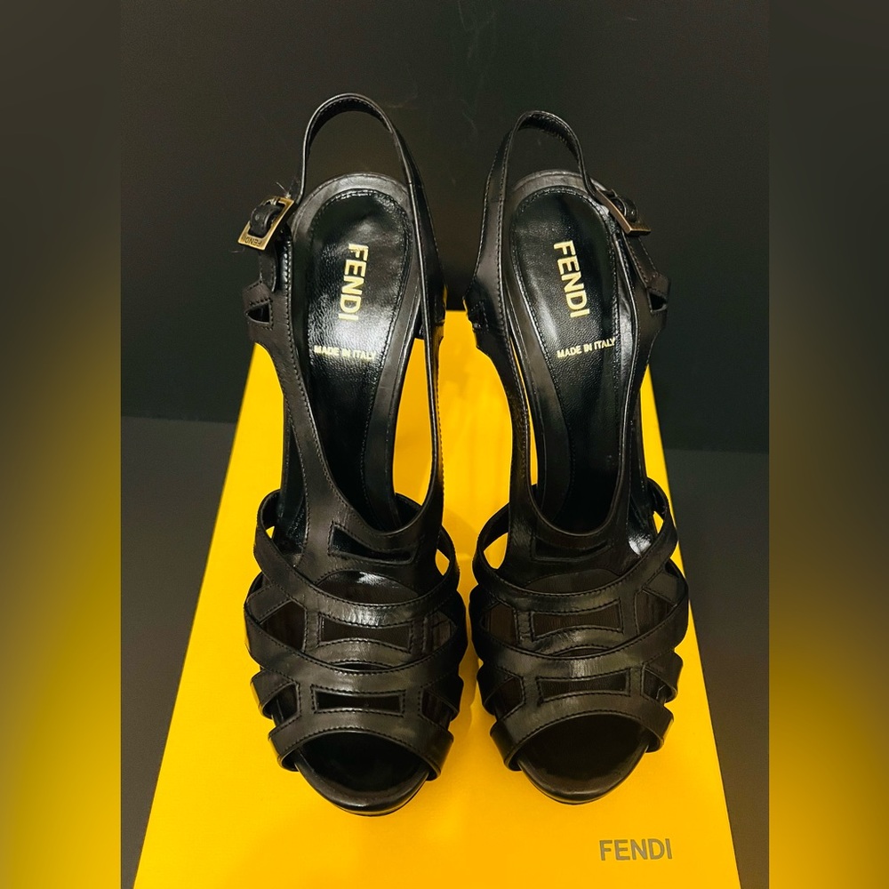 Authentic FENDI Shoes- With BOX Spuntana Cuoietto Nero Heel Sanal, 💫FINAL SALE💫💫